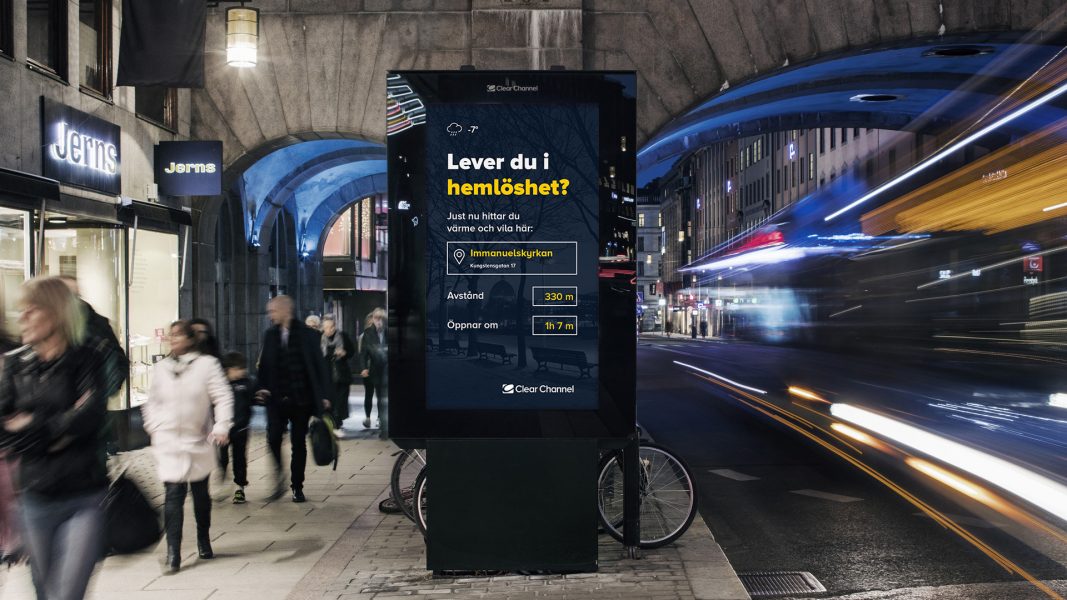 Clear channel | Reklamen på de digitala skyltarna i Stockholm ska bytas mot information för hemlösa när temperaturen sjunker under sju minusgrader i vinter.
