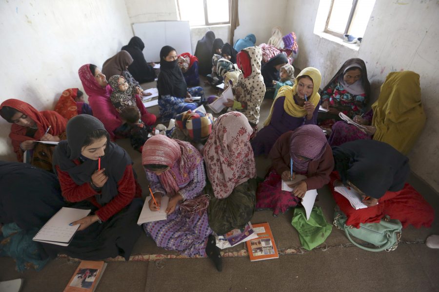 Rahmat Gul /AP/TT | De allt vanligare attackerna mot afghanska skolor slår hårt mot flickor i landet.