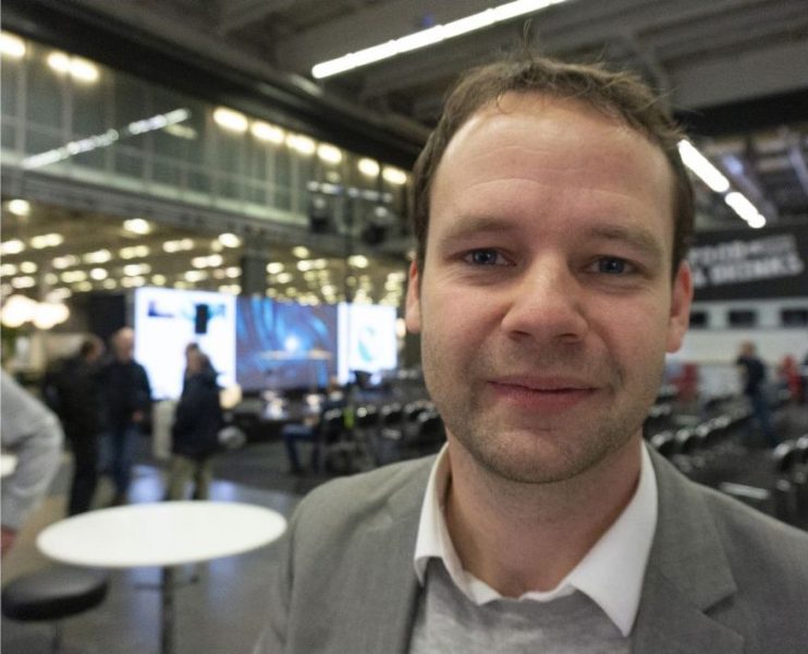 Syre Göteborg träffade en positivt överraskad Rickard Nordin (c) på elfordonsmässan Ecarexpo på Svenska Mässan.