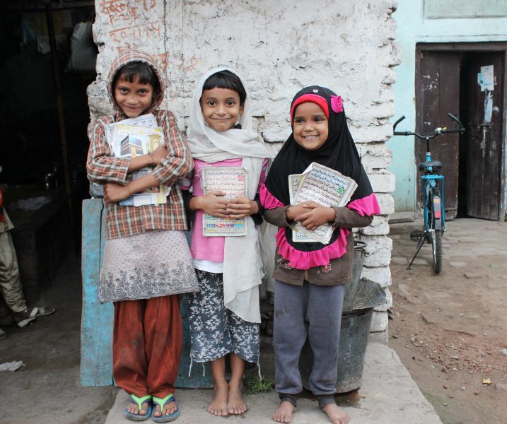 Manipadma Jena/IPS | Flickor på väg till skolan på landsbygden i delstaten Bihar.