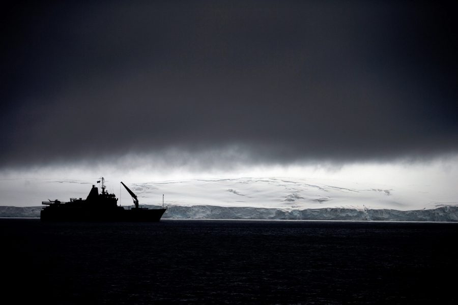 Både Chile och Argentina gör anspråk på områden i Antarktis, säkerligen  med utvinning av naturrresurser i åtanke.
