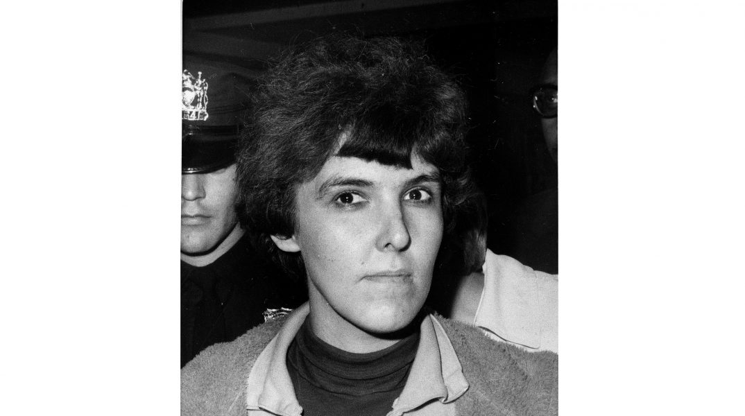 Valerie Solanas på polisstationen efter mordförsöket på Andy Warhol i juni 1968.