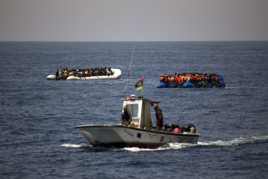 Emilio Morenatti/AP/TT | Många asylsökande tappar kontakten med anhöriga under flykten till Europa.