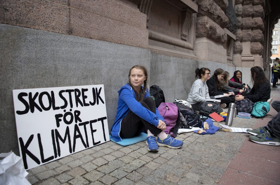 Jessica Gow/TT | Greta Thunberg är 15 år och djupt engagerad i klimatfrågan.