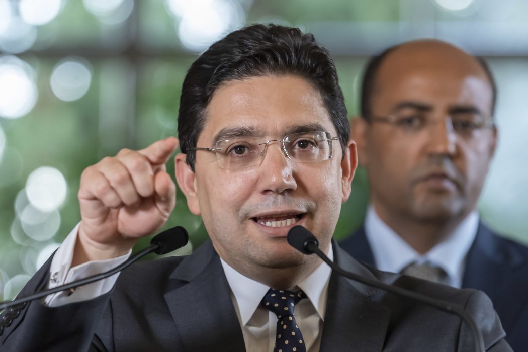 Marockos utrikesminister Nasser Bourita vid en presskonferens efter samtalen i Genève.