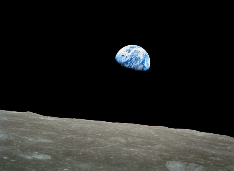 Den berömda bilden tagen från Apollo 8 på julaftonen 1968.