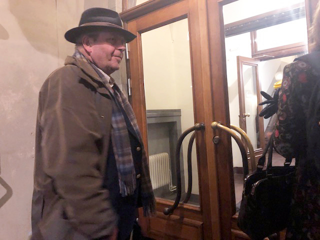 Peter Wallberg/TT | Eskil Erlandsson (C) anländer till Centerns möte i riksdagens lokaler.