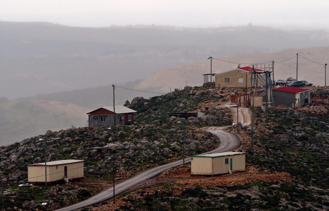 Israel tillåter bosättningar på den ockuperade palestinska Västbanken att växa med ytterligare nära 2 000 hus.