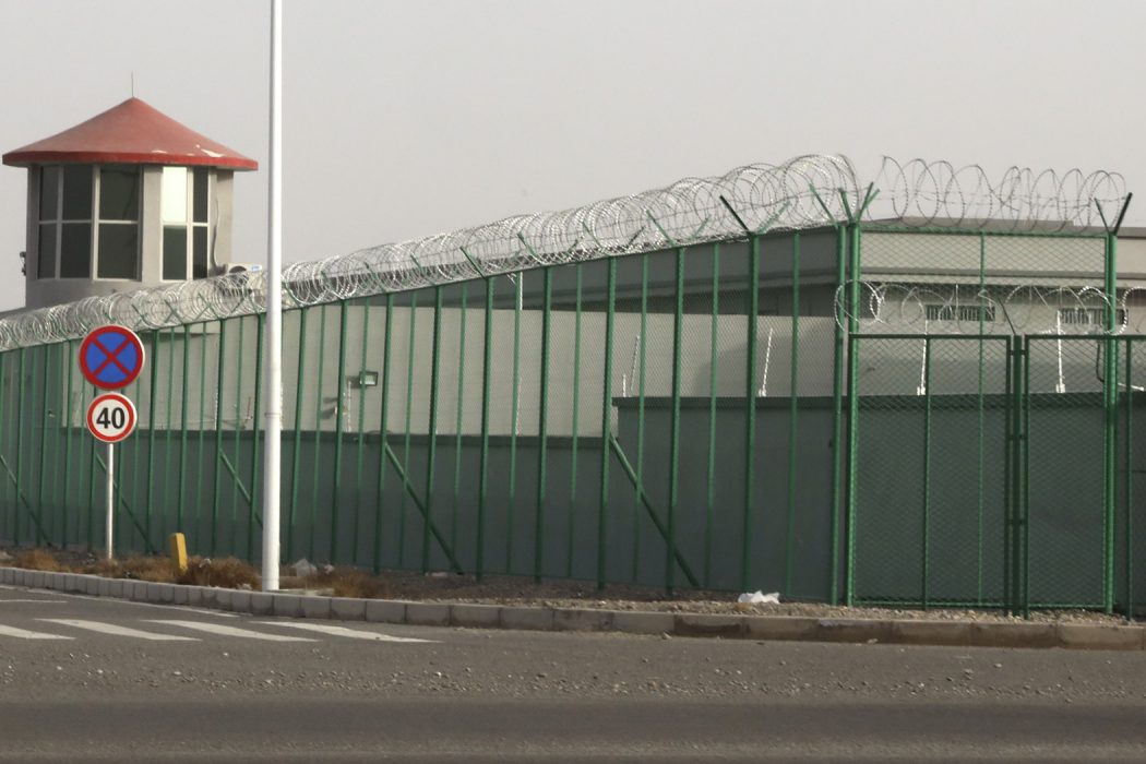 Kina hävdar att observatörer kan få besöka Xinjiang-provinsen, där uigurer placeras i läger.