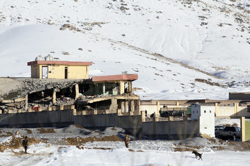 Afghanska säkerhetsstyrkor på plats efter en talibanattack tidigare i januari.