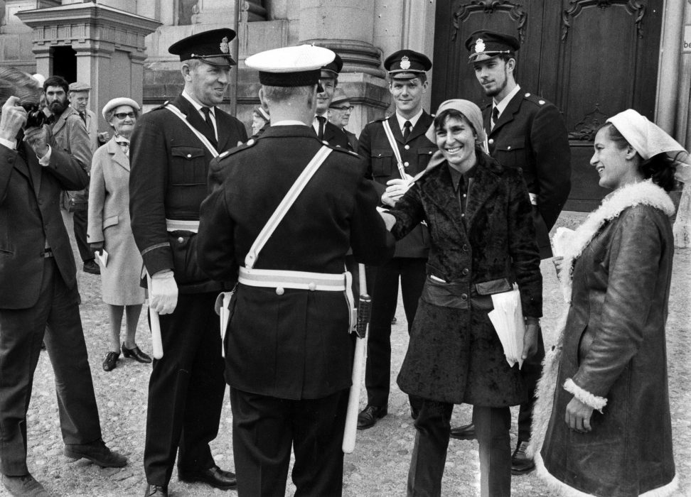När författaren Katarina Taikon (1932–1995) var barn blev hon och hennes romska familj ständigt bortkörda av polisen.
