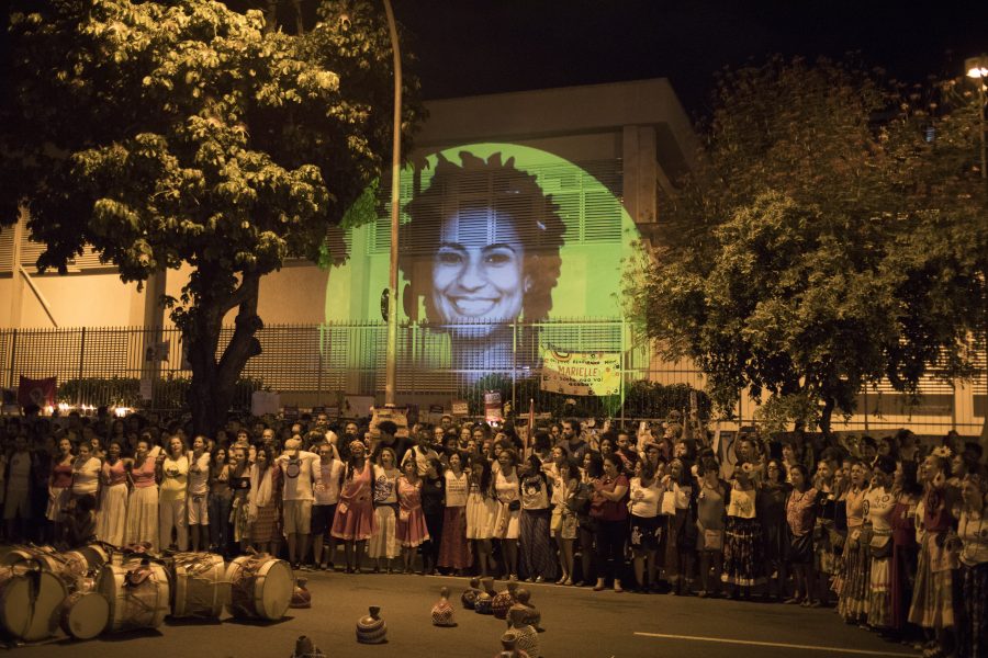 Protest vid platsen där Marielle Franco och Anderson Pedro Gomes mördades, 14 april 2018.