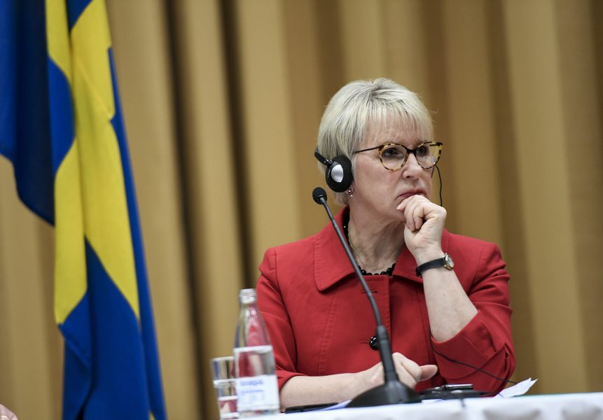 Utrikesminister Margot Wallström (S) bekräftar nu för TT att det hållits samtal med Nord- och Sydkorea samt USA i Sverige.