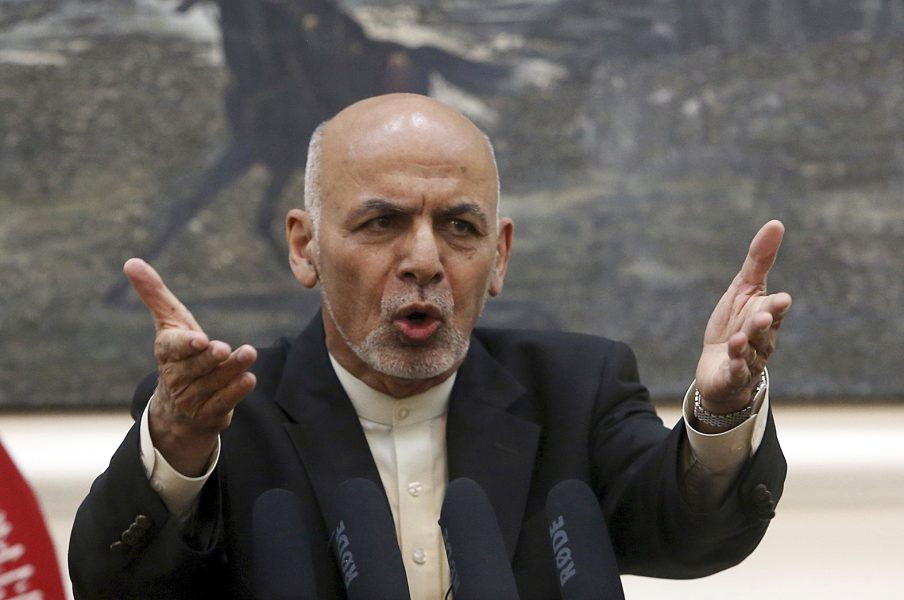 Afghanistans president Ashraf Ghani uppmanar talibanerna att fredsförhandla direkt med regeringen.