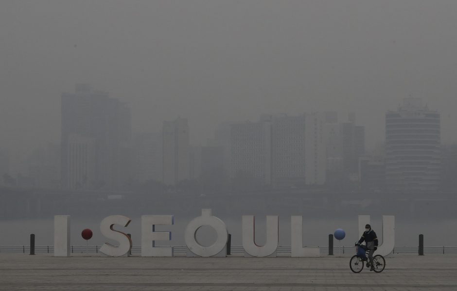 Sydkorea försöker att bekämpa luftföroreningar med hjälp av flyg.
