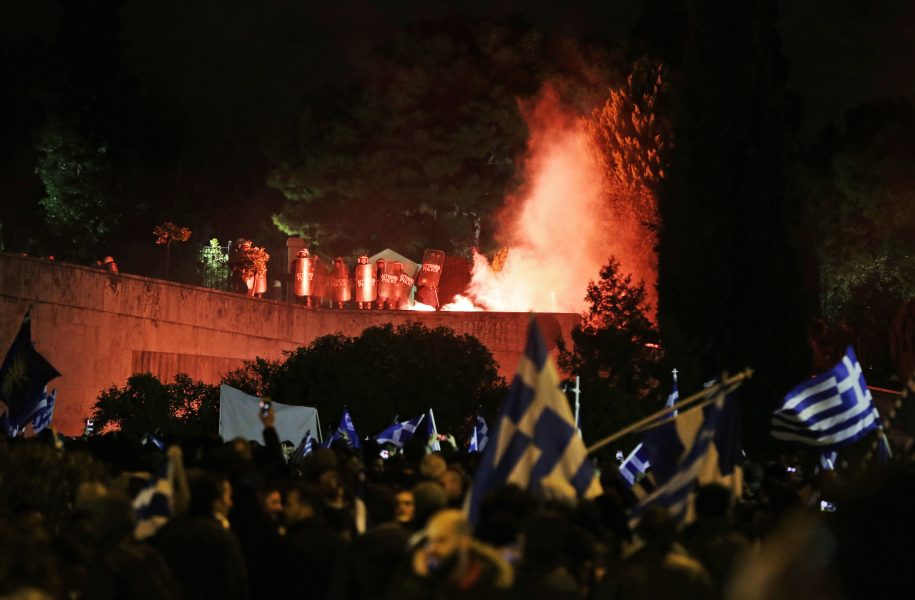 Motståndare till det så kallade Prespaavtalet demonstrerade i Aten på torsdagskvällen.
