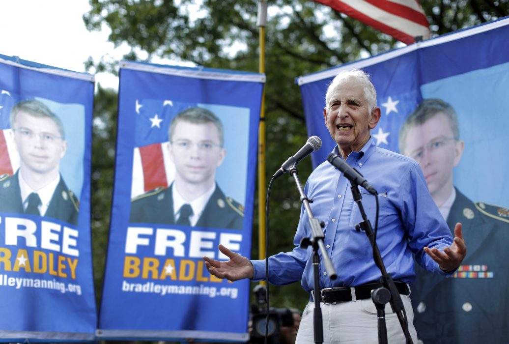 Patrick Semansky/AP/TT | Daniel Ellsberg har på senare år uttryckt stöd för andra kända visselblåsare såsom Edward Snowden och Chelsea Manning.