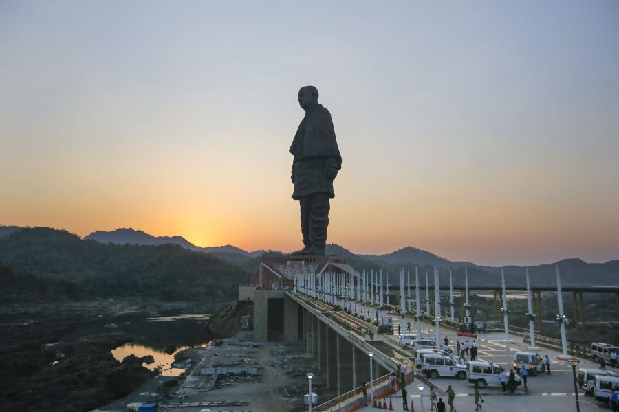 Statyn, föreställande självständighetsledaren Sardar Patel, är 182 meter hög.