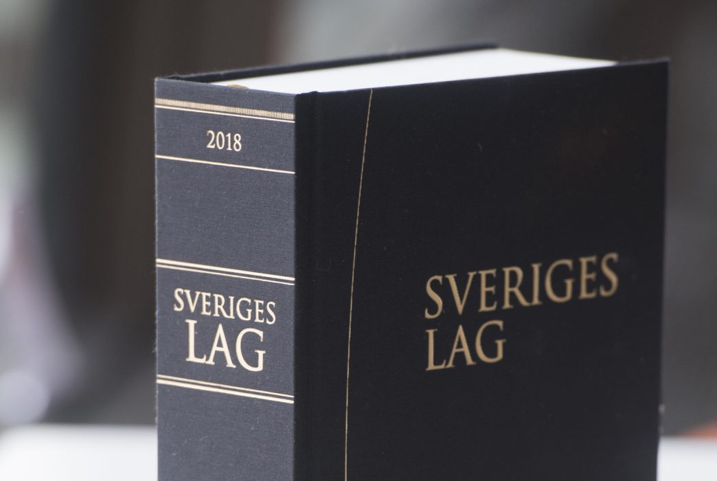 En man i 60-årsåldern åtalas vid Vänersborgs tingsrätt för 40 fall av hets mot folkgrupp.