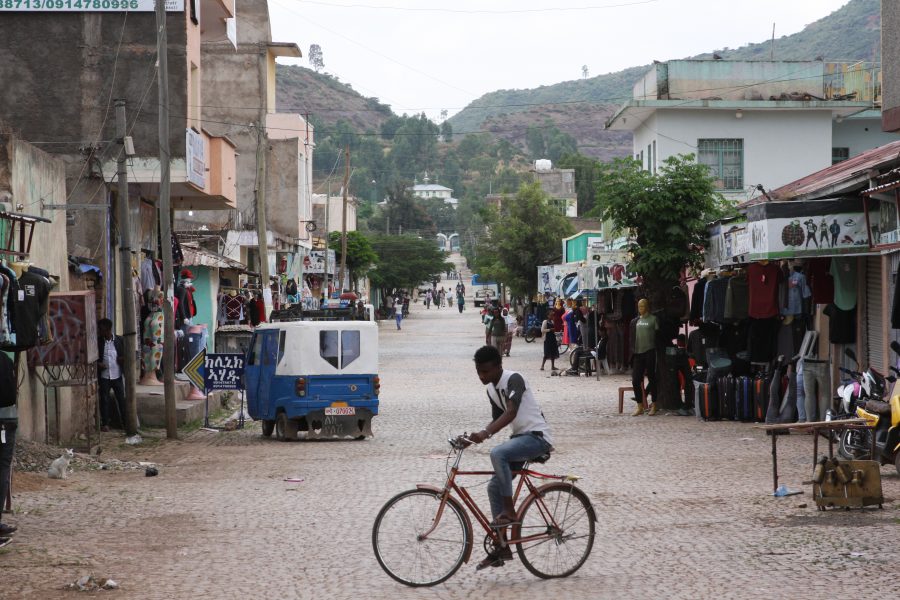Även till staden Shire, som inte ligger långt från gränsen, har många eritreaner kommit.