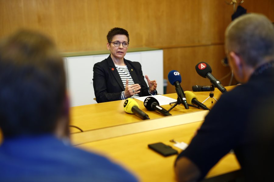 Ann-Sofie Hermansson, Socialdemokraternas gruppledare i Göteborg, kallade till presskonferens på måndagsförmiddagen med anledning av distriktsstyrelsens avgångskrav.
