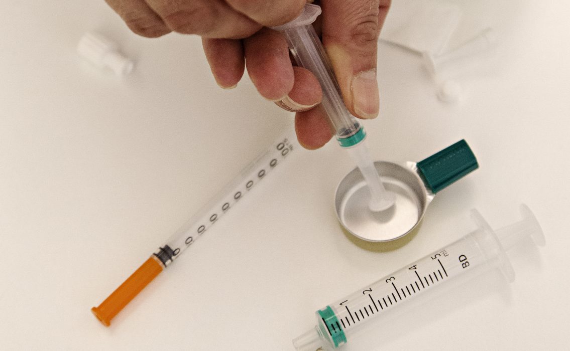 Sprututbyte har blivit vanligare i flera kommuner för att hjälpa personer som missbrukar narkotika.