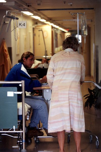Vårdplatsbrist har gjort att patienter får för kort vårdtid, enligt Danderyds sjukhus.