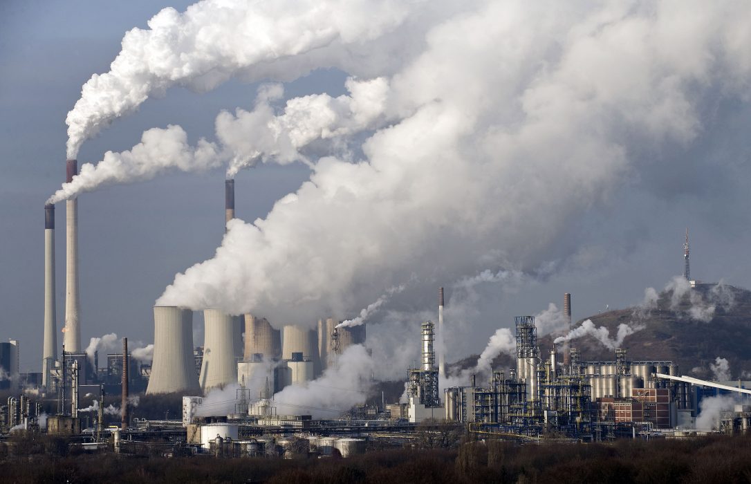Det är företagen som ska klimatbeskattas, inte privatpersoner, om allmänheten får säga sitt.