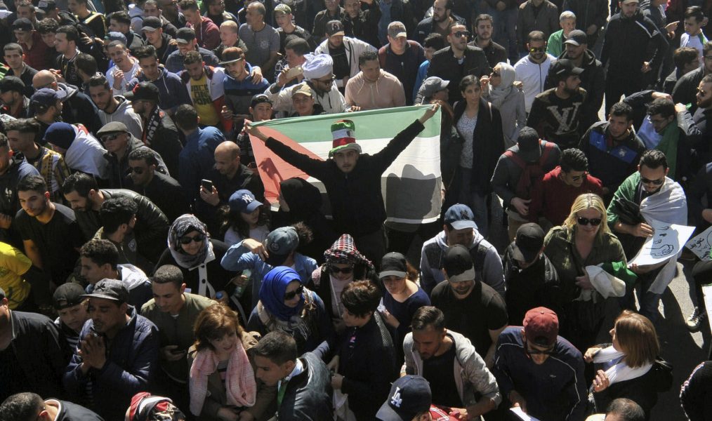 Protester i Algeria mot Abdelaziz Bouteflika.