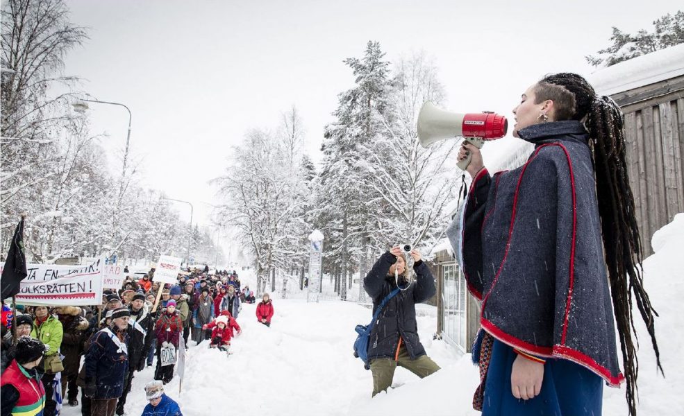 Mimi Märak talar på ett protestmöte mot nya gruvor i Kallak i Jokkmokk.