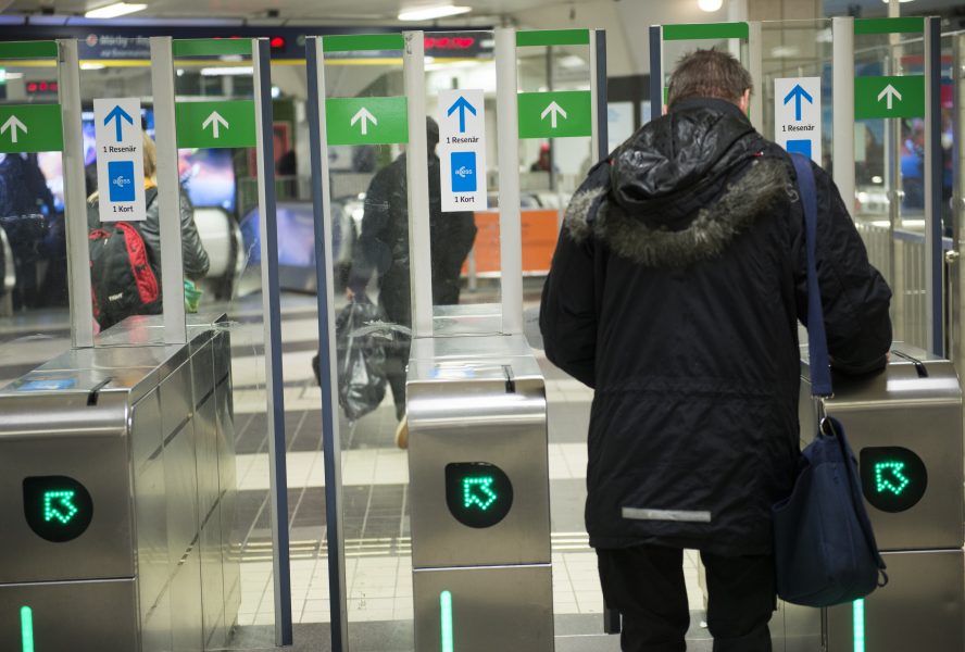 Fredrik Sandberg/TT | Tillfälligt skyddsstopp för kontanter i tunnelbanans spärrar i Stockholm.