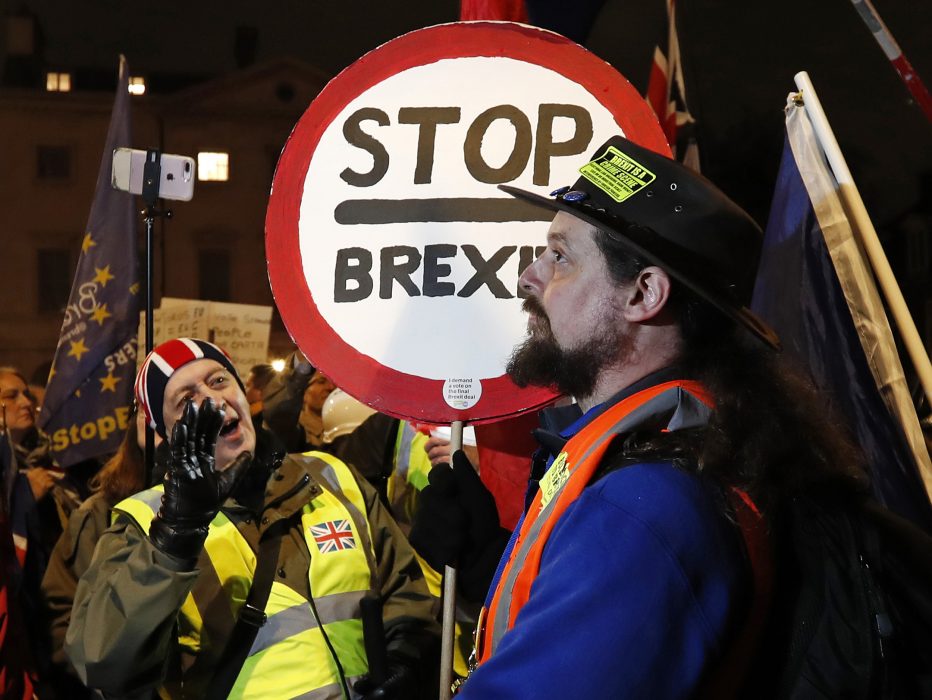 Brexit vecklar ut Storbritannien till en minerad konfliktyta.