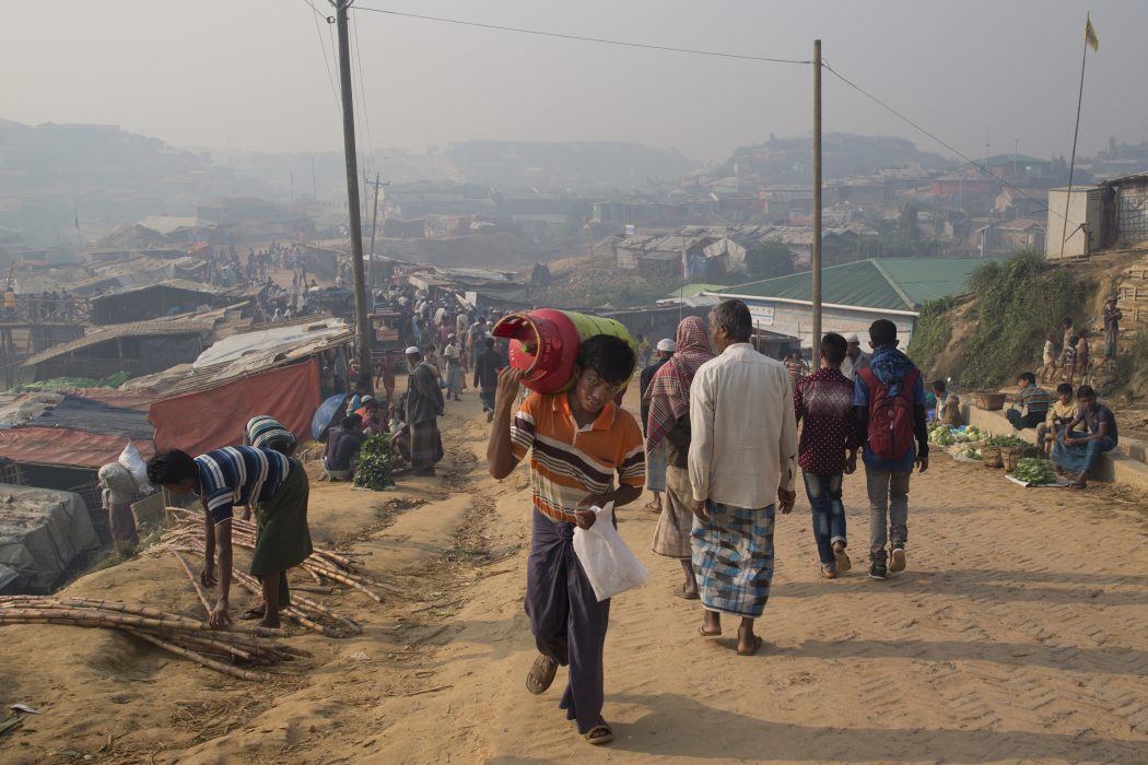 Rohingyska flyktingar i närheten av Cox's Bazar, Bangladesh.