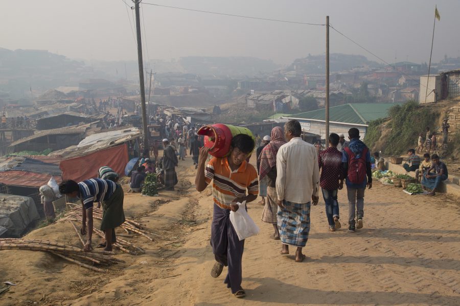 Rohingyska flyktingar i närheten av Cox's Bazar, Bangladesh.
