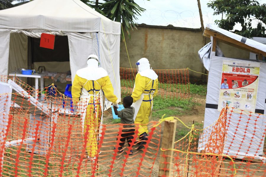Hjälparbete vid en ebolaklinik i Beni, i östra Kongo-Kinshasa, i september förra året.