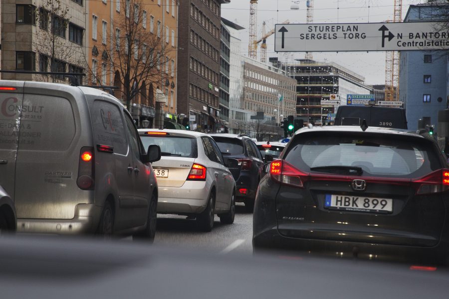 Martina Holmberg/TT | Biltrafiken är en de stora bovarna bakom spridningen av mikroplaster.