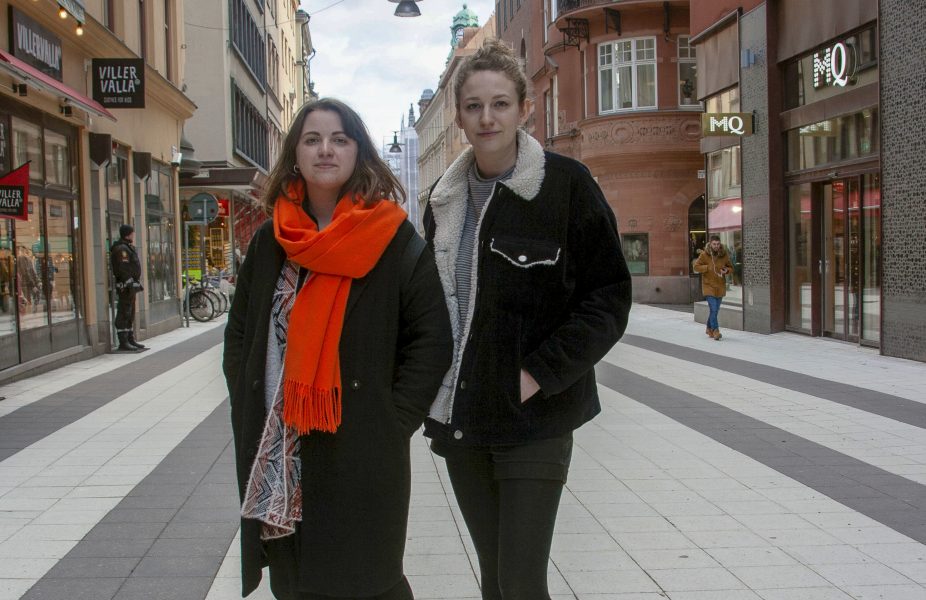 Agens Ahlsén och Sara Hallonsten startade ett feministiskt bokförlag och har nyss gett ut sin första bok.