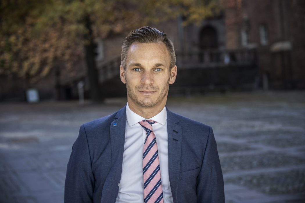 Rätt av Ebba Busch Thor att öppna dörren mot SD, tycker Erik Slottner, KD:s förstanamn i Stockholm.