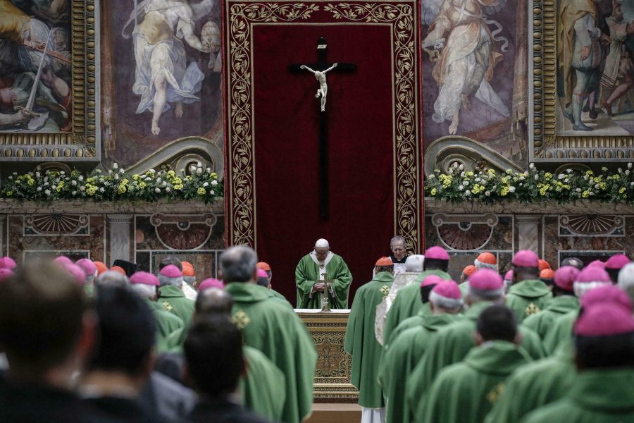 Påve Franciskus under söndagens sammankomst av biskopsmötet i Vatikanen.