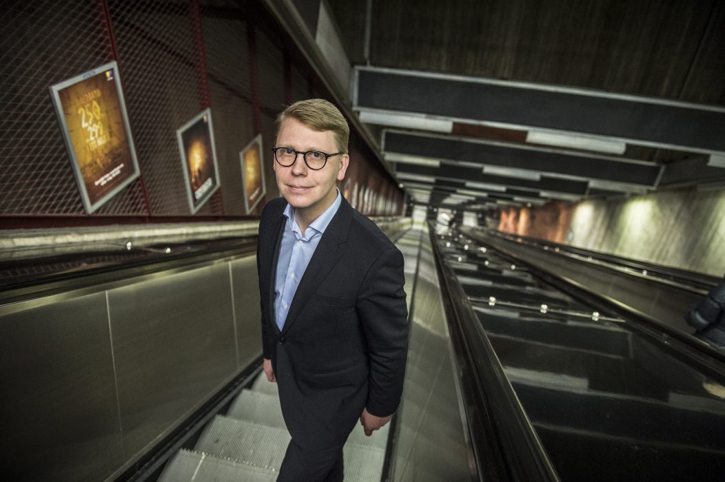 Trafikregionråd Kristoffer Tamsons (M) önskar mer reklam i kollektivtrafiken.