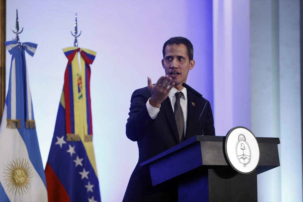 Venezuelas oppositionsledare och självutnämnde interimspresident Juan Guaidó i Argentina i fredags.