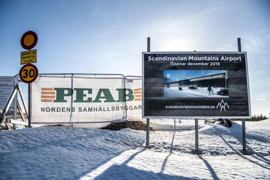 Just nu pågår bygget av en ny flygplats i Sälen, men det är både dåligt ur ett klimatperspektiv och olönsamt, menar debattskribenterna.