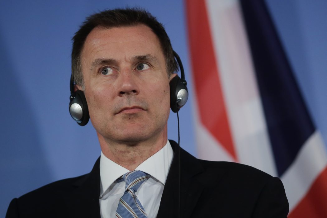 Markus Schreiber/AP/TTStorbritanniens utrikesminister Jeremy Hunt ser fredsprocessen hotad i Jemen.