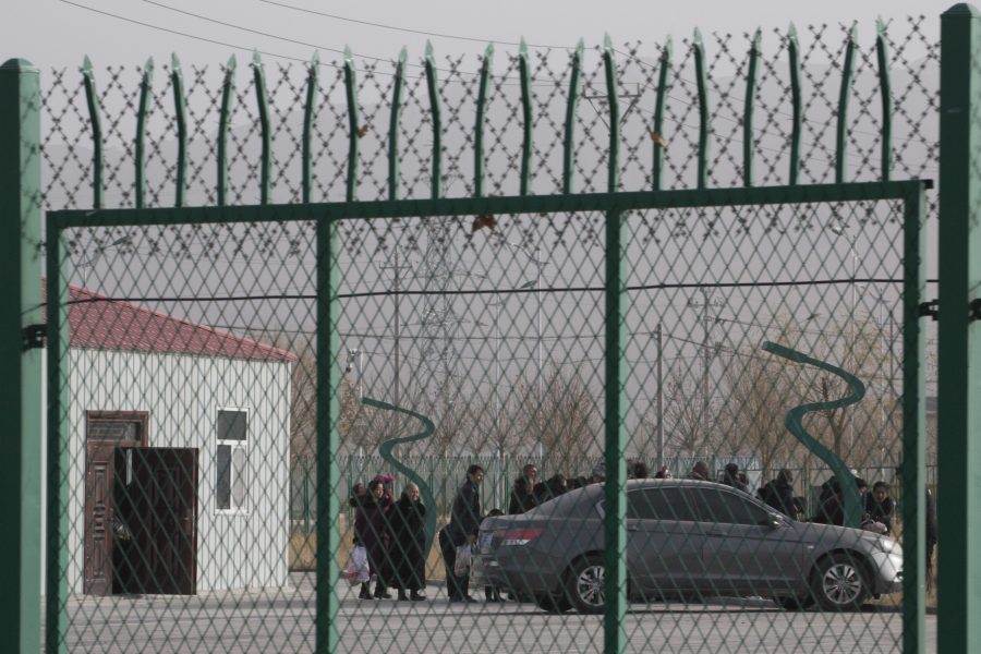 Intagna vid ett av Kinas läger i Atush, i Xinjiangregionen, i december förra året.