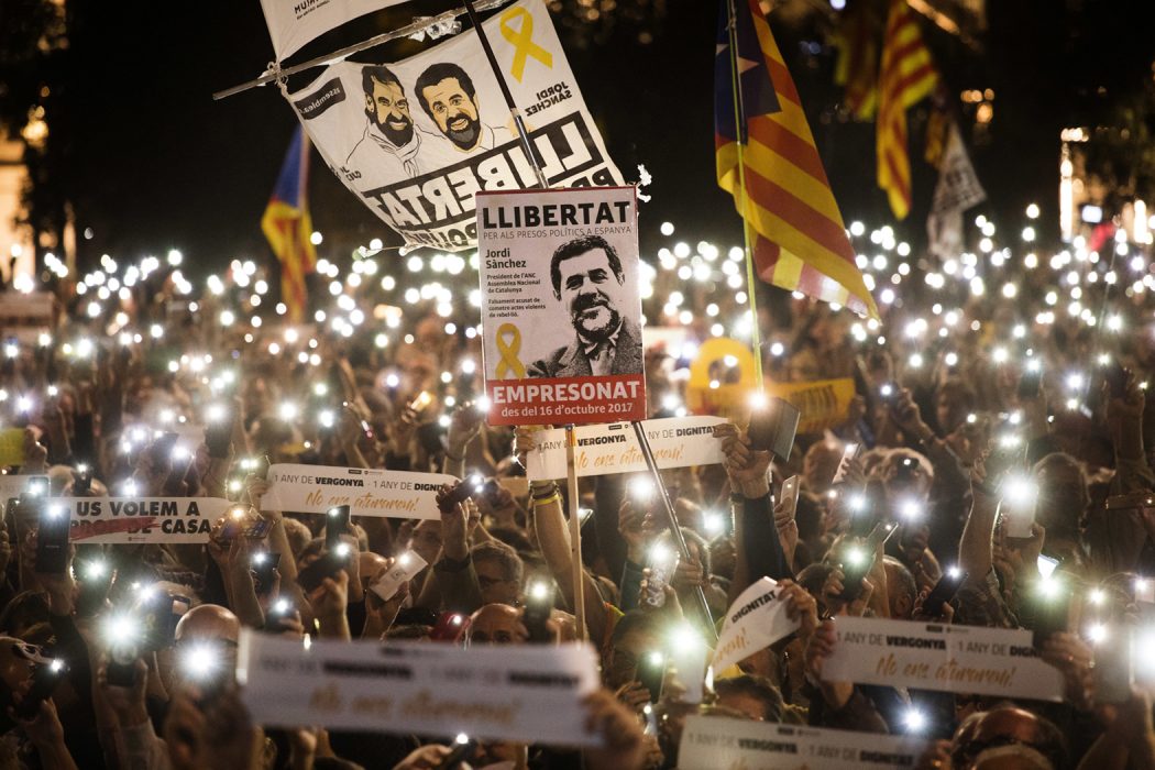 Demonstration i oktober 2018 för frigivandet av "de två Jordisarna" – Jordi Cuixart och Jordi Sànchez – när de suttit fängslade i ett år.