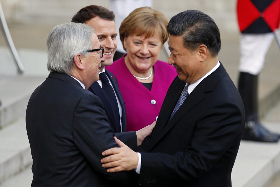 EU-kommissionens ordförande Jean-Claude Juncker, Frankrikes president Emmanuel Macron, Tysklands förbundskansler Angela Merkel och Kinas president Xi Jinping.