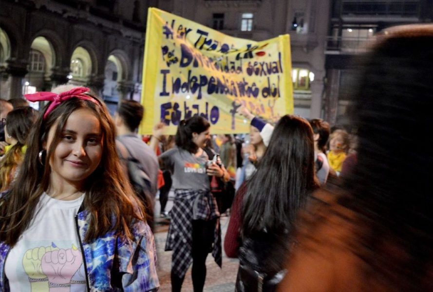 Linnéa Duran på en pridedemonstration i Uruguay.