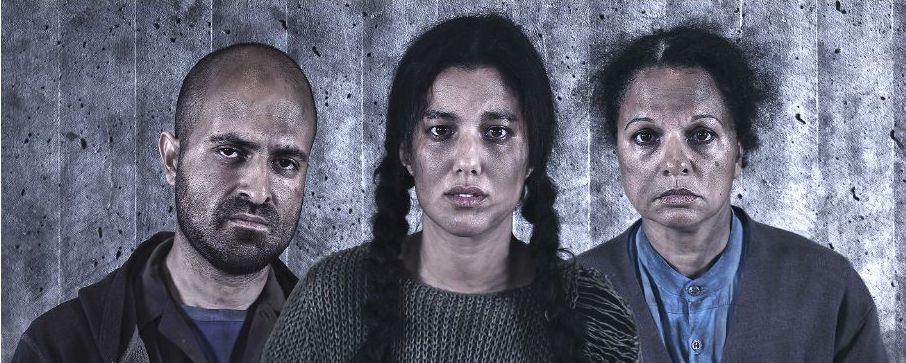 Ace Mahbaz, Amina Ouahid och Vivian Cardinal i Hem, som bygger på berättelser från personer som är döva och har flytt.