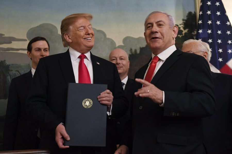 En nöjd president Donald Trump med Israels premiärminister Benjamin Netanyahu.