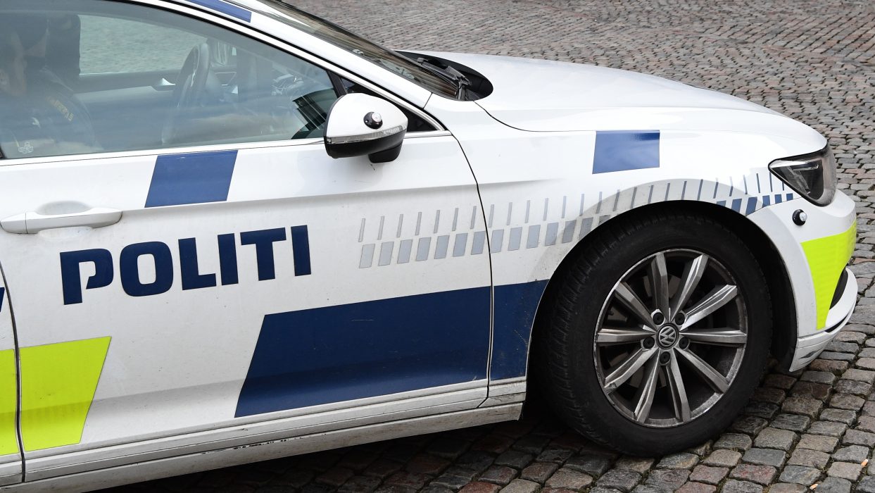 Dansk polis har satt in tårgas mot demonstranter.